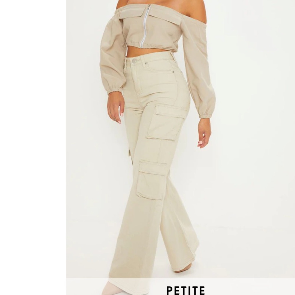 PrettyLittleThing Petite Stone Wide Leg Cargo Pocket Jeans